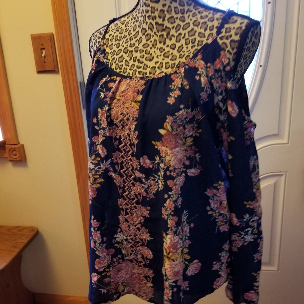 XL cold shoulder shirt